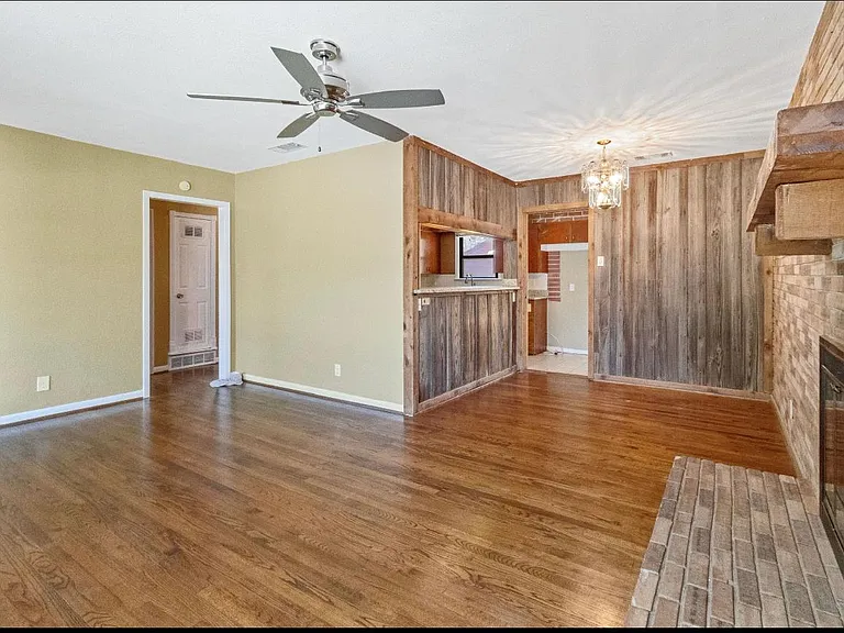 10911 Visalia Dr — Photo 3