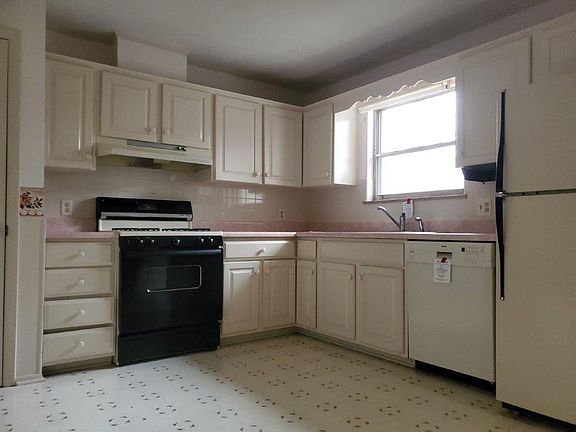 2nd image of 8221 Bennington Dr