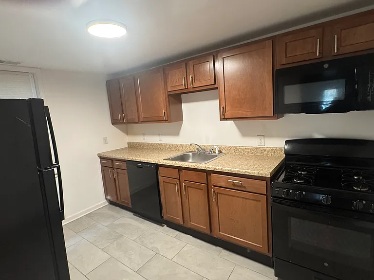 419 N Craig St #2 — Photo 1