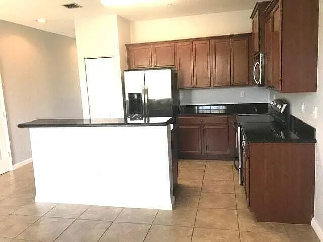 3 bed, 2.5 bath, 2037 sqft, $3,100 — Photo 4