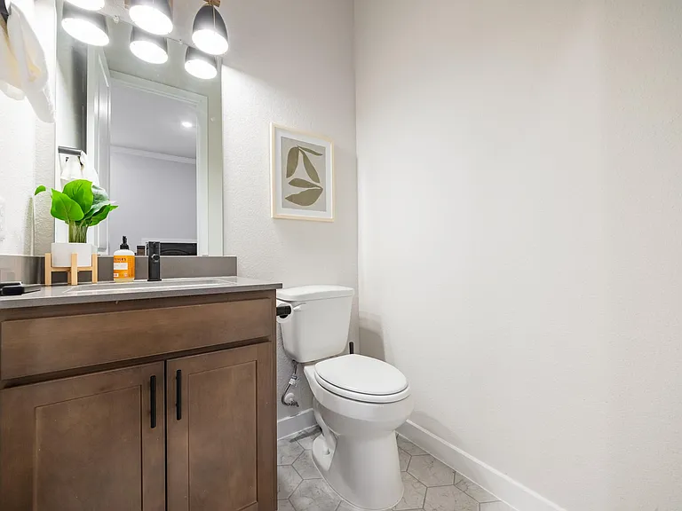 220 John Webster St — Photo 17