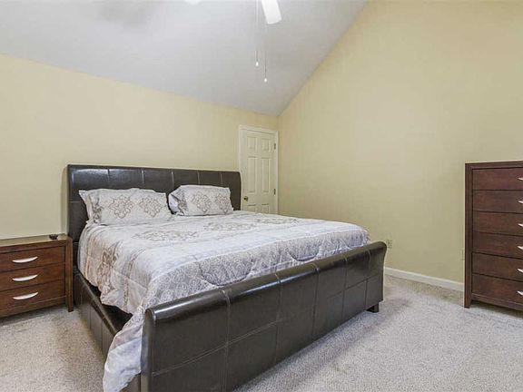 3rd image of 30 Pondview Dr #15