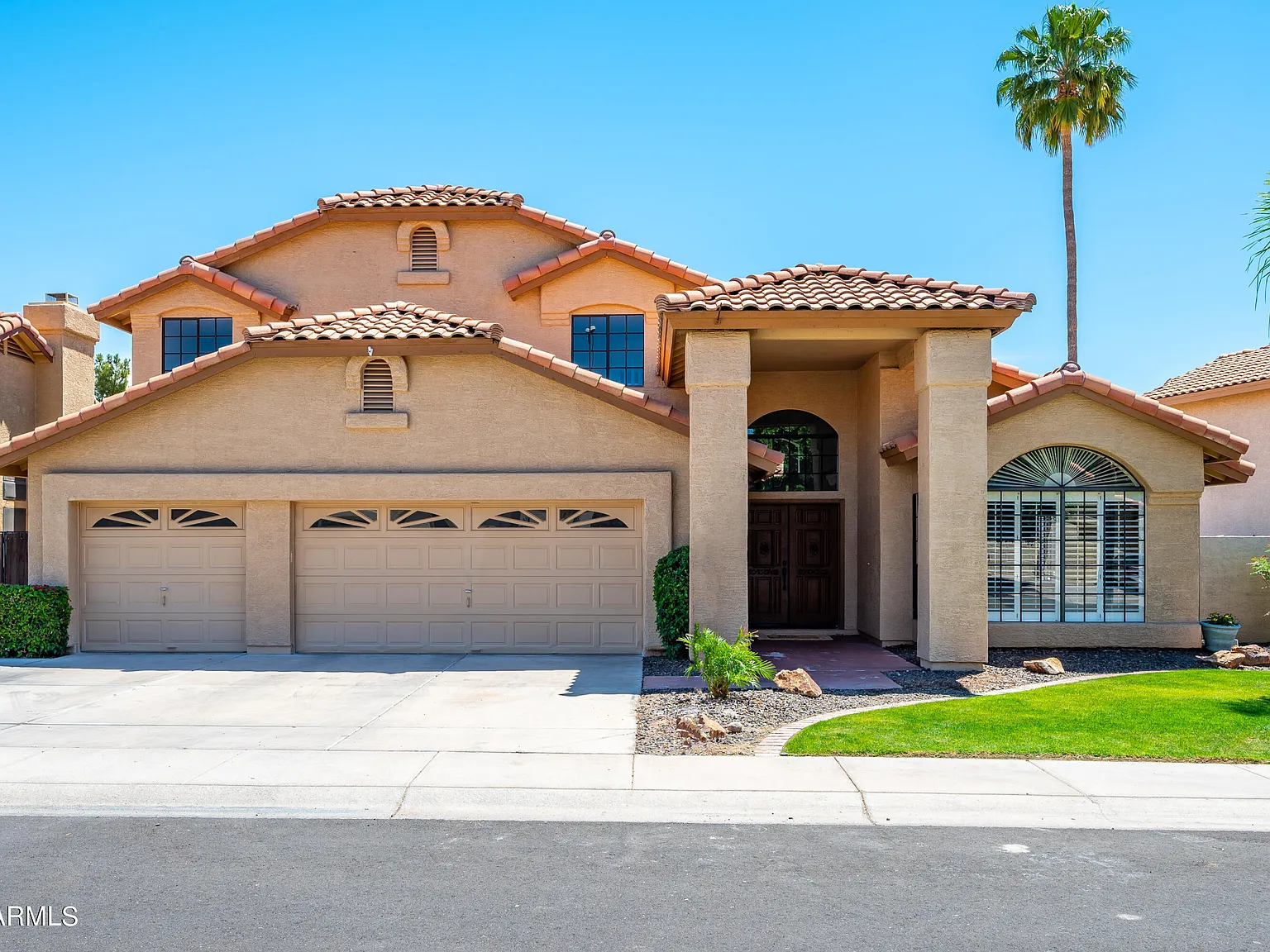 5 bed, 2.5 bath, 3126 sqft, $3,800 — Photo 2