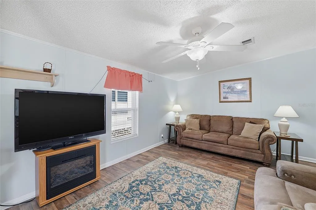 2 bed, 2.0 bath, 864 sqft, $2,000 — Photo 3