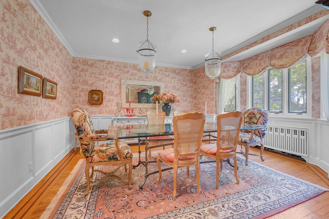 08-Dining Room