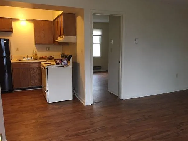 265 E Green St — Photo 7