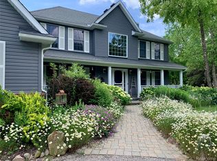 6060 Challis Rd, Brighton, MI 48116