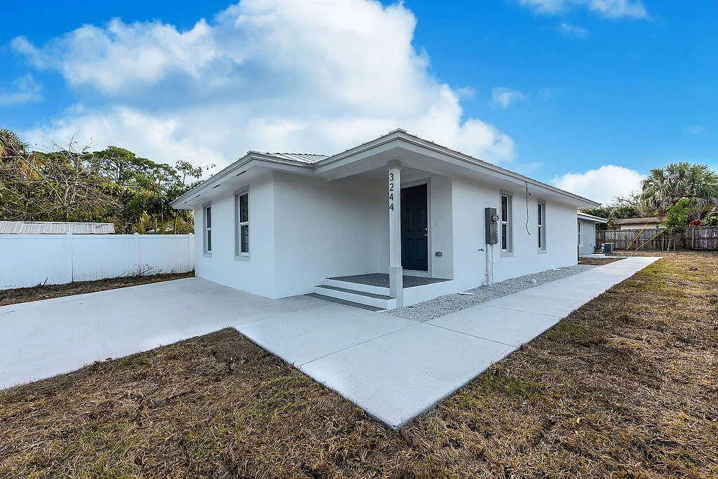 3 bed, 2.0 bath, 1167 sqft, $2,500 — Photo 2