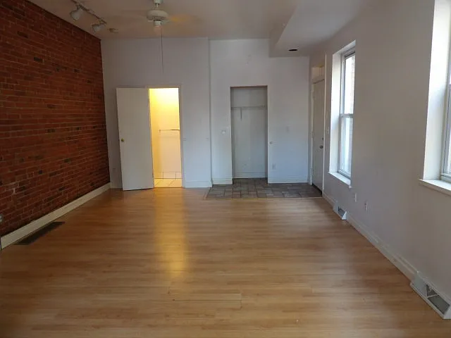 2 bed, 1.5 bath, 1200 sqft, $1,650 — Photo 3