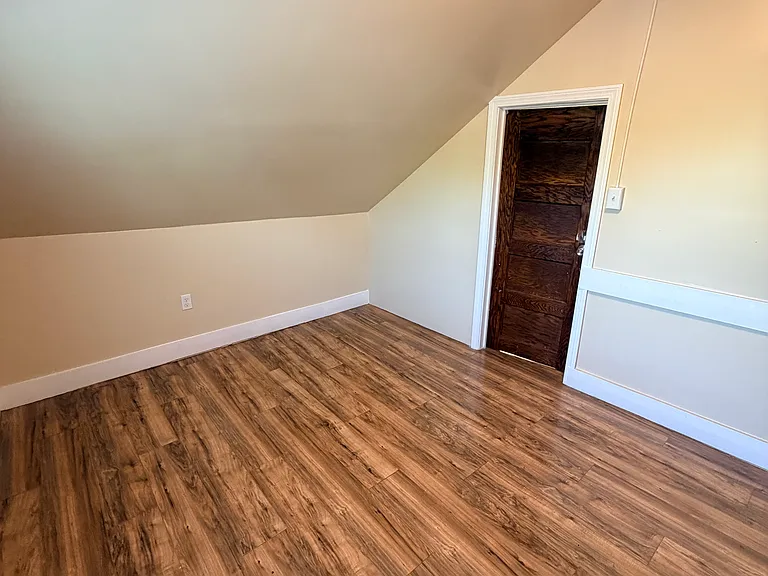 703 George St — Photo 17