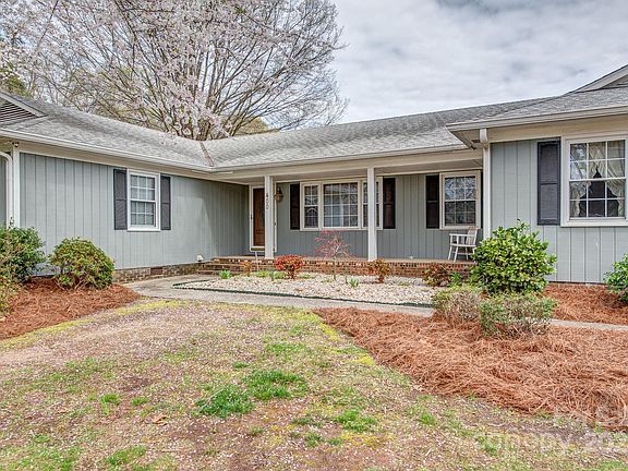 2nd image of 400 Woodbriar Trl