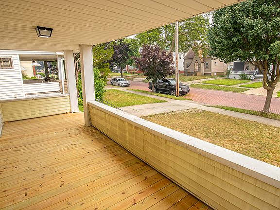 5th image of 9105 Bancroft Ave
