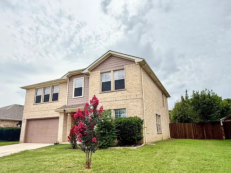 503 Angela Ln — Photo 2