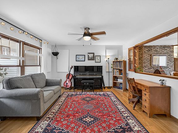 3rd image of 502 Nichols Rd