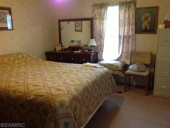 4th image of 19960 S Metcalf Ct