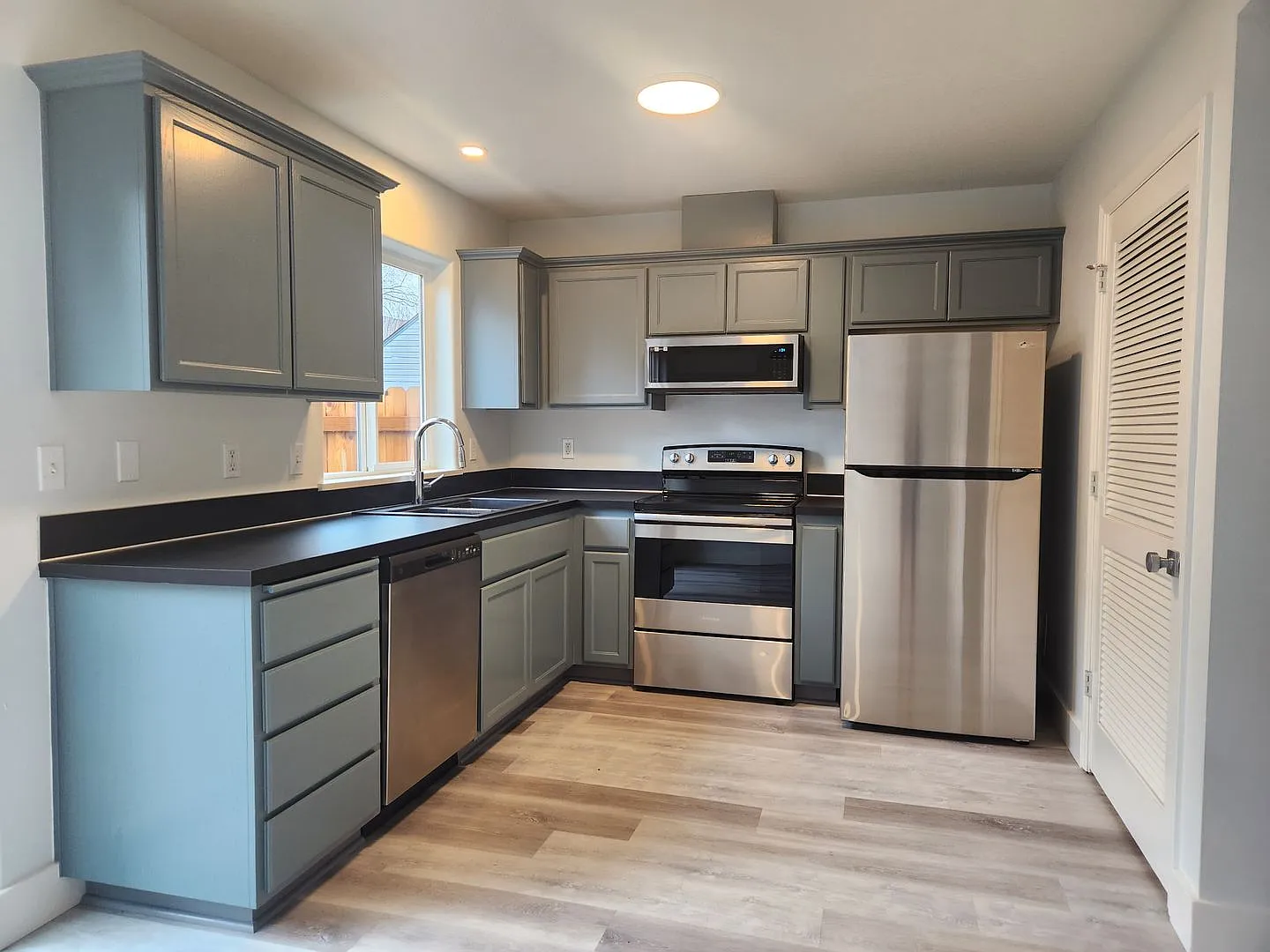3 Bedroom Campus Duplex! — Photo 1