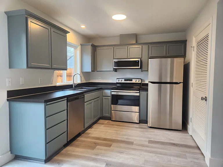 1721 Mill Aly — Photo 1