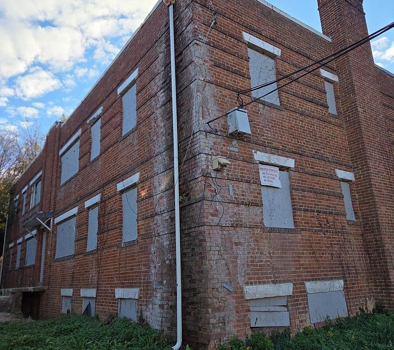 1st image of 4639 Hillside Rd SE