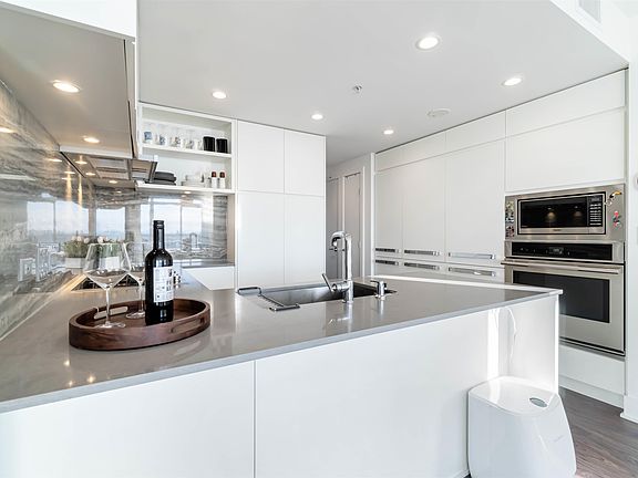 5th image of 450 Westview St #3009
