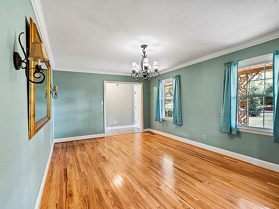 5th image of 213 Evergreen Dr