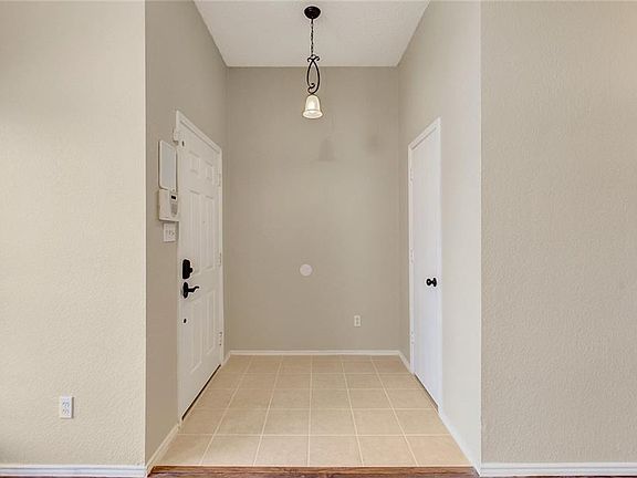 4th image of 815 Ponselle Dr