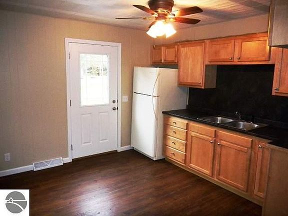 4th image of 5123 NE Silver Shores Ln