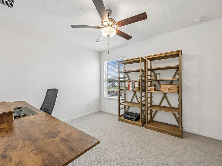 236 Hawthorn Park Cir — Photo 16