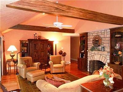 3rd image of 28 Old Farm Cir