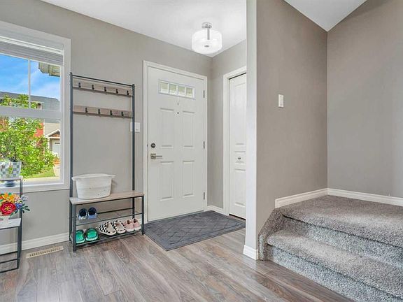 3rd image of 6 E Reid Ct