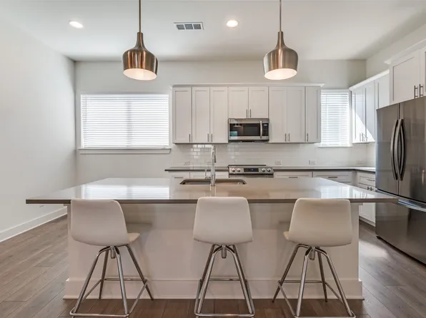 2802 Addison Park Ln, Fort Worth, TX 76110