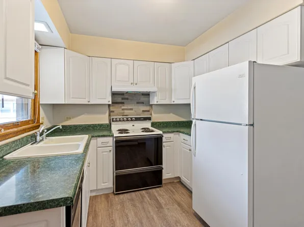 125 N Hayward St, Woodstock, IL 60098