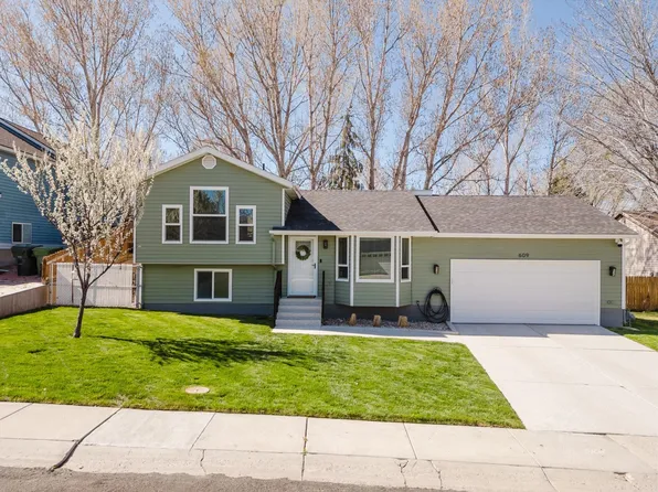 609 Pinecone Cir, Elko, NV 89801