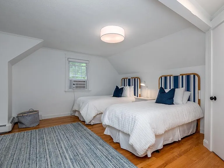 Upstairs twin bedroom
