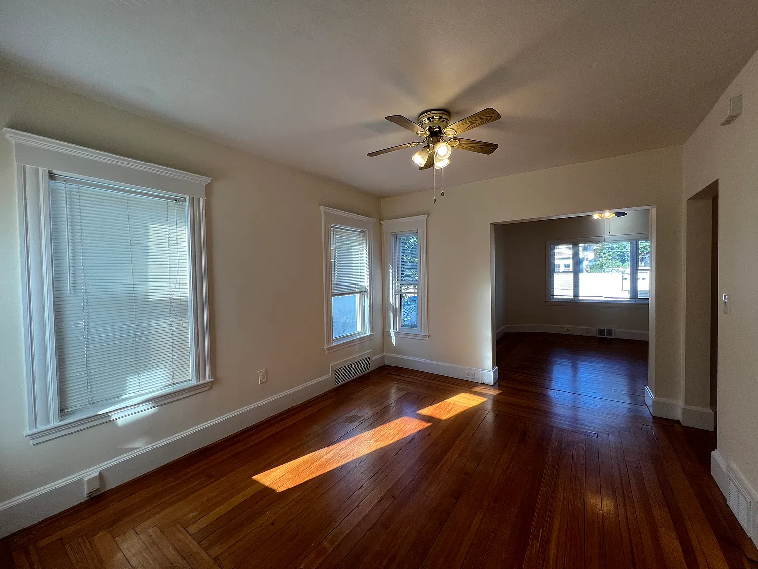 2 bed, 700 sqft, $2,700 — Photo 4