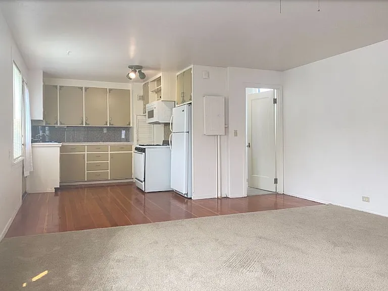 100 Edgecliff Way — Photo 3