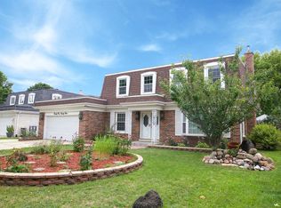 2423 S Cedar Glen Dr, Arlington Heights, IL 60005