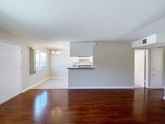 5th image of 2841 Montrose Ave #A9