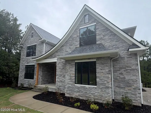 16 Overpeck Lane, Pinehurst, NC 28374