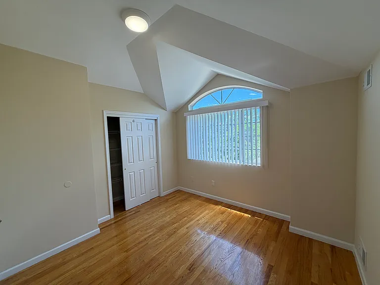 341 Hunter Ave — Photo 10