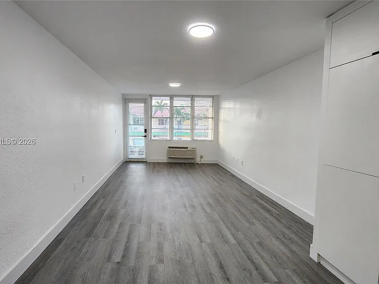 300 74th St #14 — Photo 10