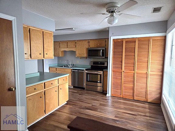 4th image of 912 Pineland Ave APT 20