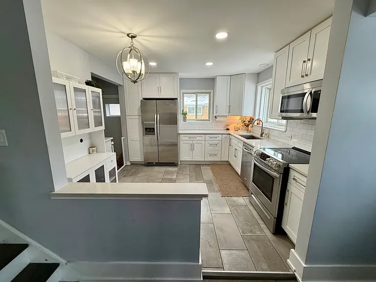 410 E Atwater Ave — Photo 2