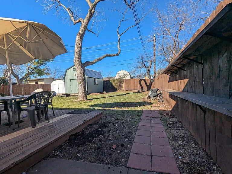 919 Milam Dr — Photo 24