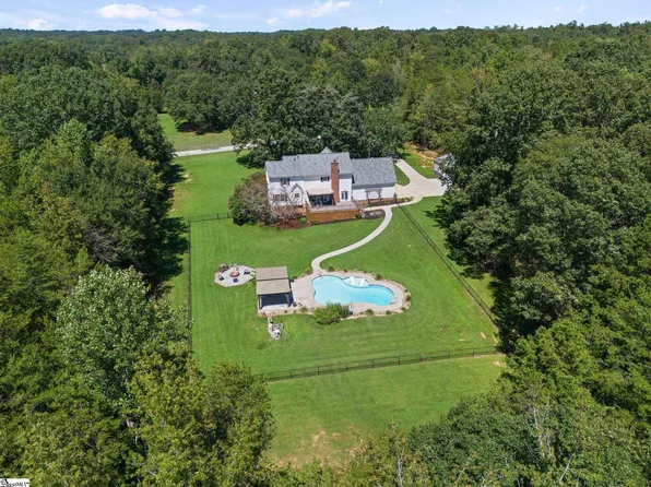 467 Grandwood Blvd, Gray Court, SC 29645