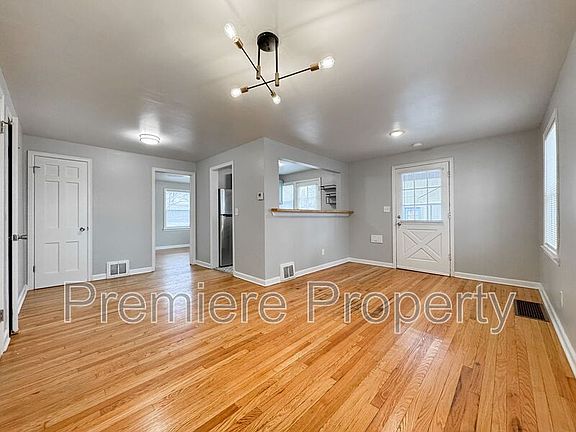 4th image of 7603 Wyandotte St