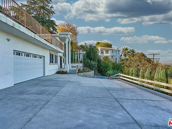 5th image of 3680 Dixie Canyon Ave