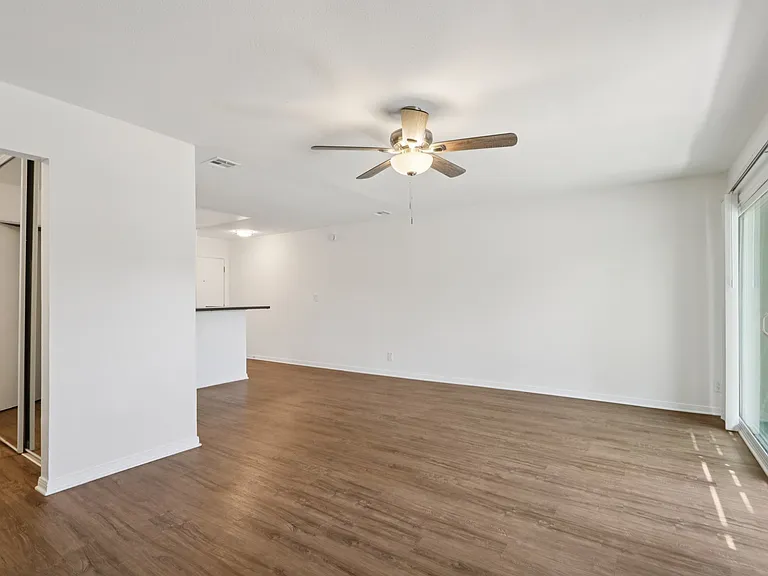 The Linden Apartments — Photo 25