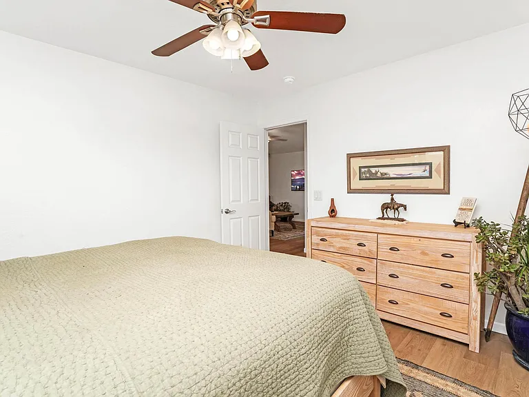 263 E Hollomon St — Photo 19