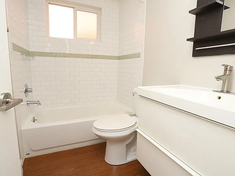 Topaz Apartments — Photo 40