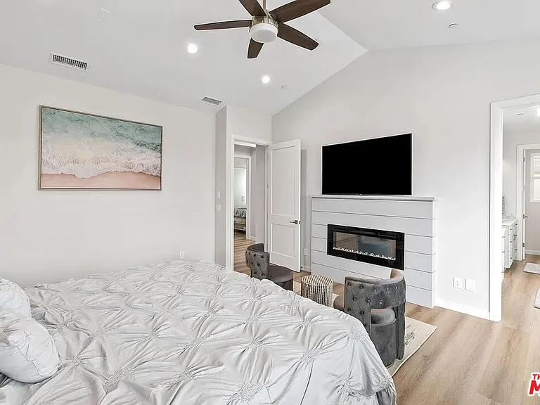 2423 Curtis Ave — Photo 6